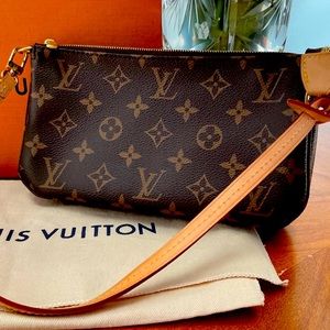 Louis Vuitton Pochette in Monogram canvas